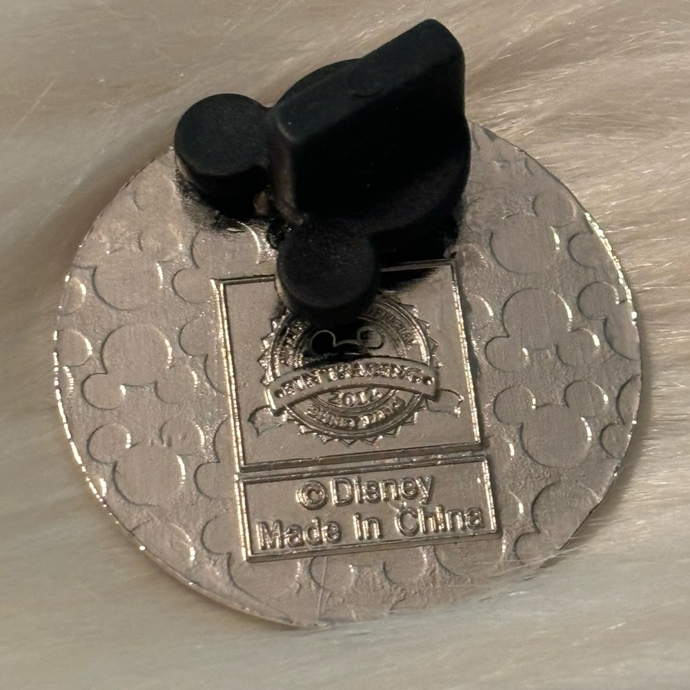 Disney Trading Pin - Picture 2 of 2